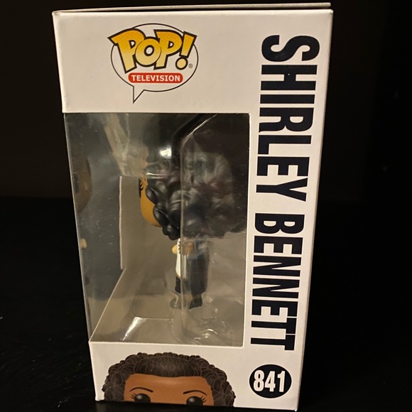 Shirley Bennett funko pop - Picture 5 of 5